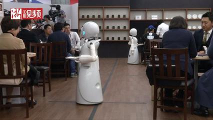 机器人咖啡馆在日本开业 由残疾人操作